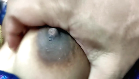 Indian girl stretches her boobs and her nipples get pressed so tight