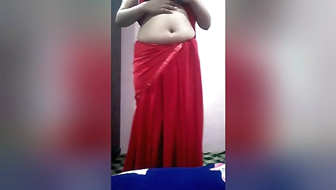 Amateur solo video of a beautiful Indian girl playing with pussy