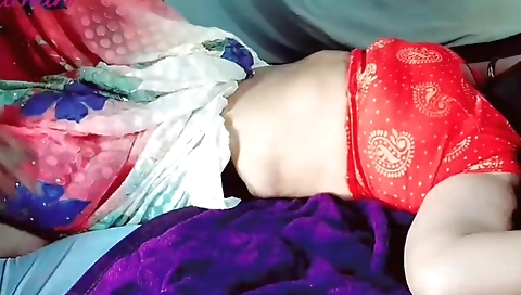 Indian hairy teen gets hairy pussy in amateur webcam vid