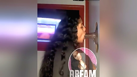 Webcam amateur brunette with a nice face gives a blowjob