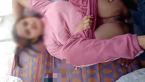 Indian porn video shows a hot teen 18+ sucking big dick