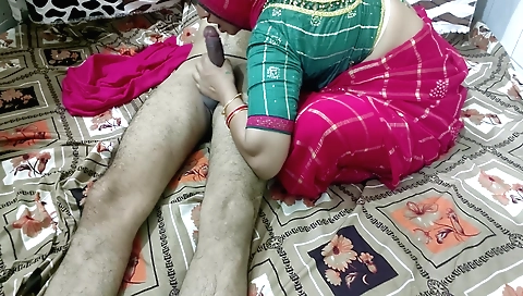 Desi marathi girl gets naked while she is in her saree