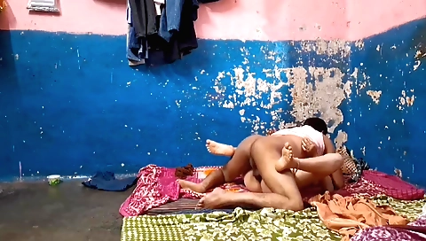 Hot indian lady in hot lingerie gets a huge creampie