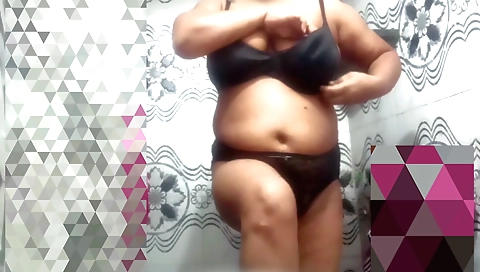 Fat stepsister-in-law has a fat body in her bed together