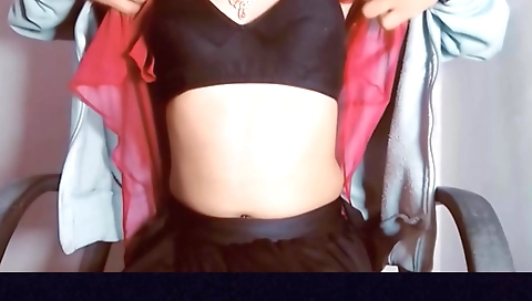 Indian teen show her body and her red lingerie in a hot vid