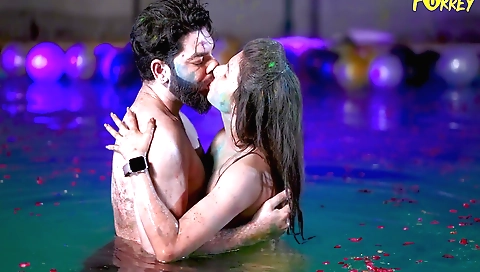 Holi Me Bhabhi Ke Sath Kiya Ganda Kaam Swimming Pool Me Sex