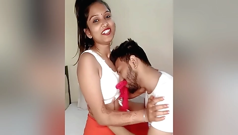 Amateur indian beauty gets a facial after a hot blowjob