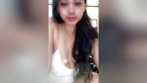 Horny Girl Sitting On Couch While Masturbate And Got Squirting On Cam