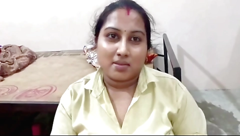 Big-assed slut fucked by her aunt in the afternoon