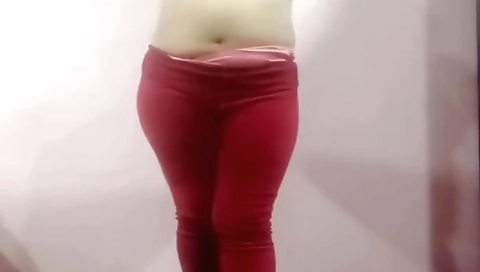 Girl with a big booty and a small ass 100% amateur solo